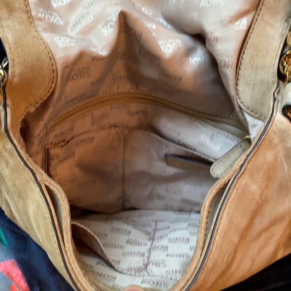 Michael Kors
TRADE Convertible BEDFORD SUEDE CROSS BODY - Picture 11 of 14